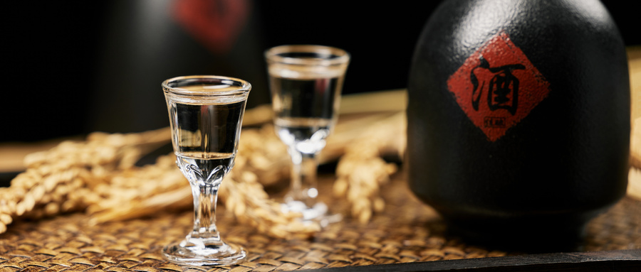 摄图网_507689607_wx_传统精酿白酒酒杯（企业商用）.jpg